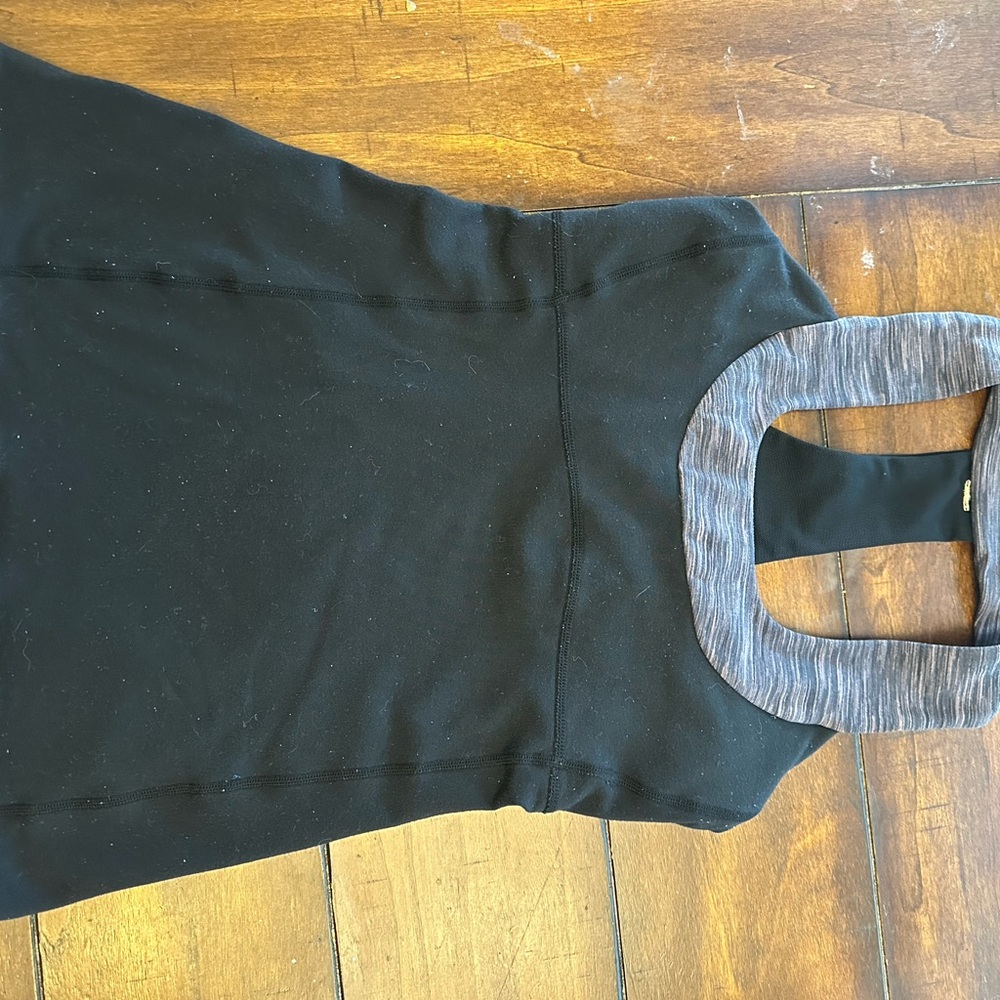 lululemon athletica Black & purple scoop neck racer back tank top Women’s size 4